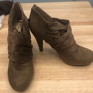 Victor Alfaro Brown suede booties
